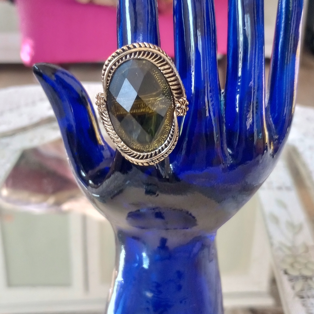 Ring - Picture 3 of 3